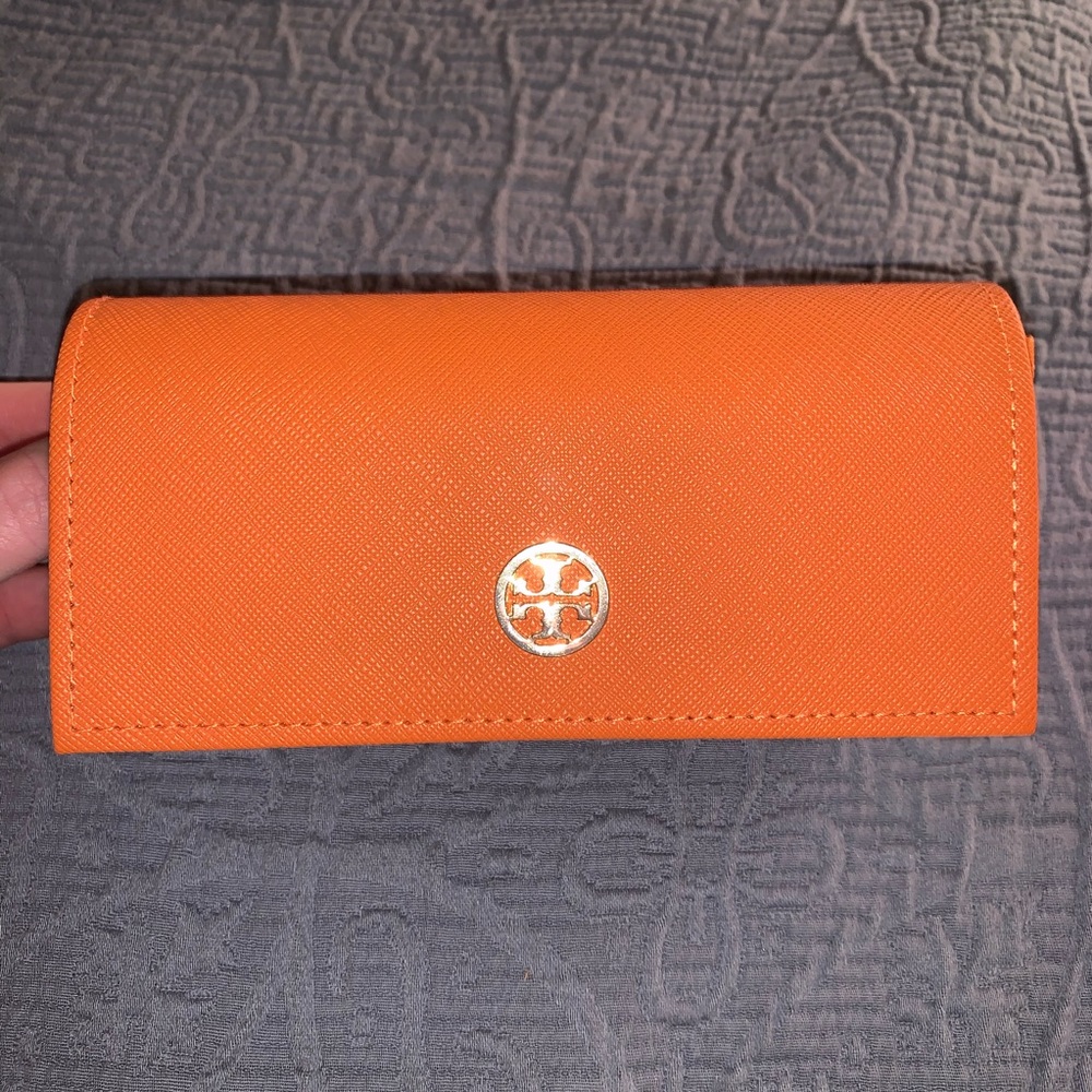 Tory Burch orange magnetic sunglass/glasses case